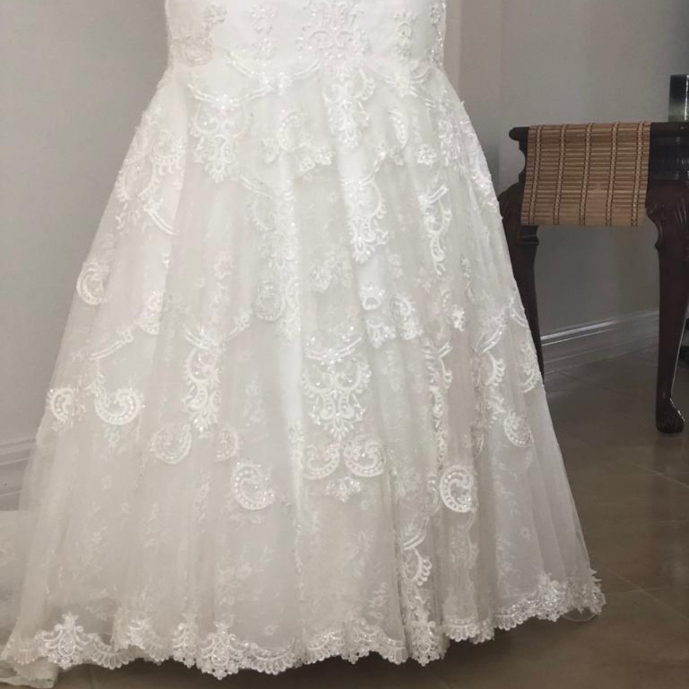 Ivory Lace Wedding Dress - Picture 7 of 8